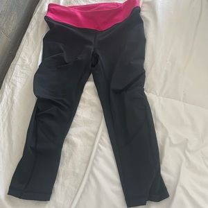 Lululemon ruched crop Capri leggings - love! 💗